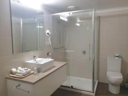 Comfort Inn Warrnambool International Room Type - King Room with Spa Bath