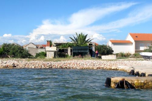  Apartments by the sea Krapanj, Sibenik - 9258, Pension in Brodarica