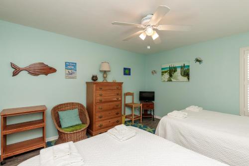 Surfside 208 by Padre Escapes - image 13
