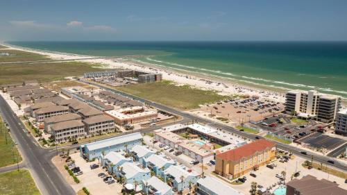 Surfside 208 by Padre Escapes - image 11