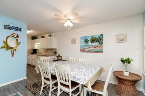 Surfside 208 by Padre Escapes - image 13