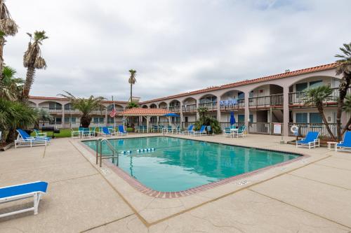 Surfside 208 by Padre Escapes - image 14