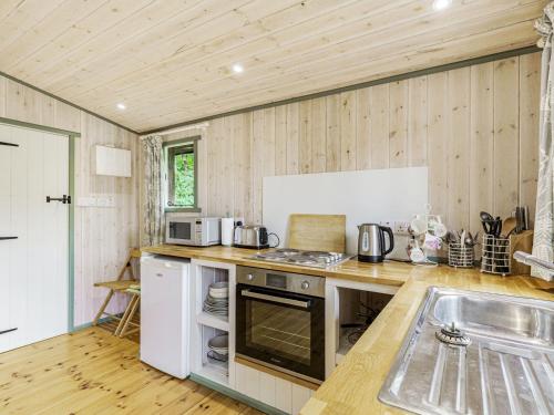 Lakeside Cabin - image 13
