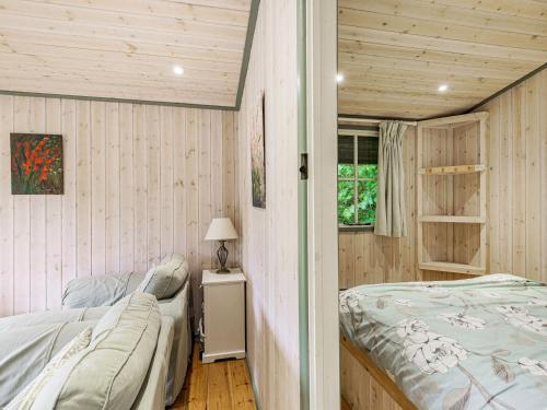 Lakeside Cabin - image 9