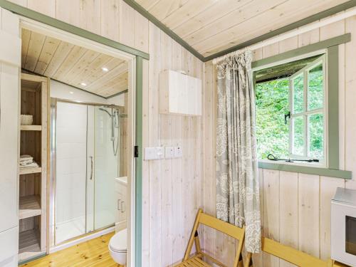 Lakeside Cabin - image 6