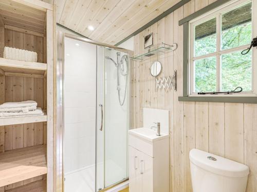 Lakeside Cabin - image 5