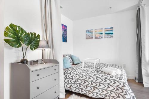 Lovely Brand new studio 5 mins to Airport!!