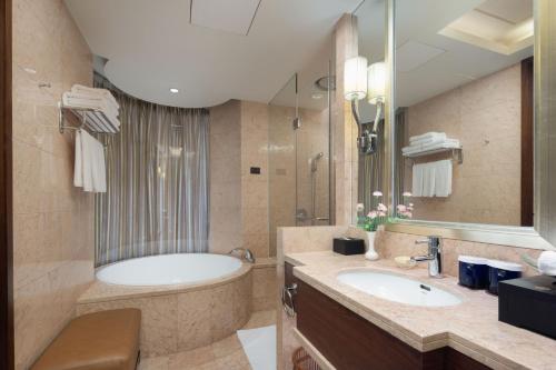 Shenzhen Baolilai International Hotel (Airport Branch) Room Type - Deluxe Queen Room