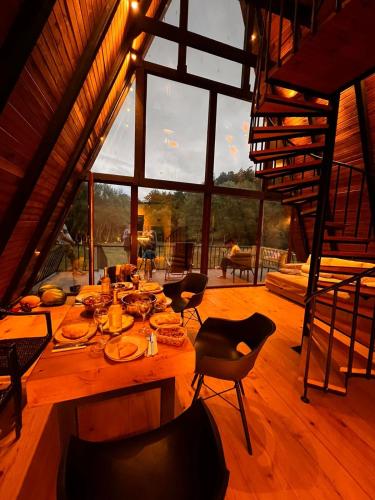 Comida y bebida, Wild Escape Racha in Ambrolauri