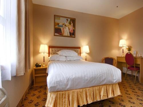 Queen Room