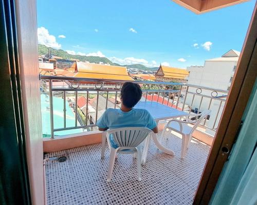 room detail thumbnail 1