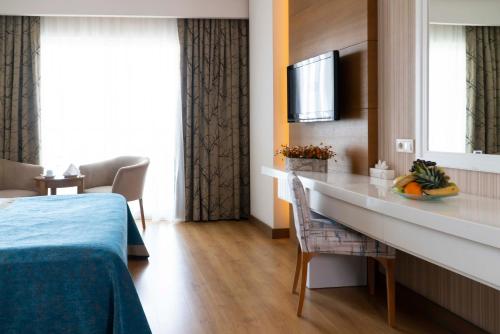 Chambre double avec 1 ou 2 lits, vue partielle sur la mer