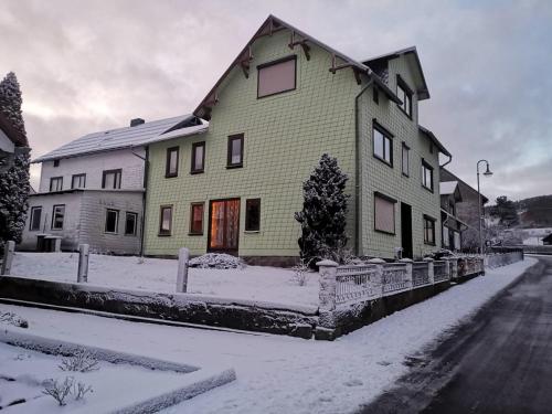 Gehlberger Landhaus am Schneekopf / Ferienwohnung - Accommodation - Suhl