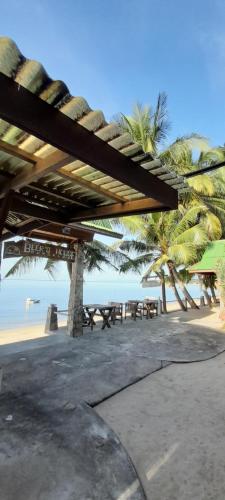 Beerhouse Bungalows – Lamai Beach, UT