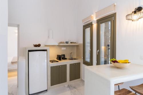 Lavadoze Luxury Suites in Exo Gonia