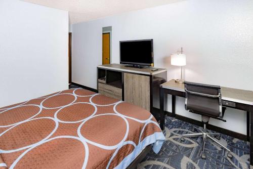 Super 8 by Wyndham Johnstown/Gloversville - image 10