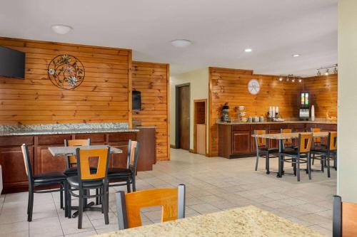 Food and beverages, Howard Johnson by Wyndham Pigeon Forge in Pigeon Forge (TN)