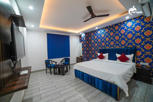 room detail thumbnail 1