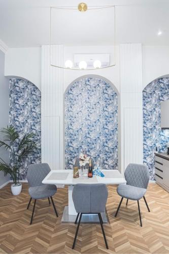 Luxury Gold 2 bedroom apartment 5