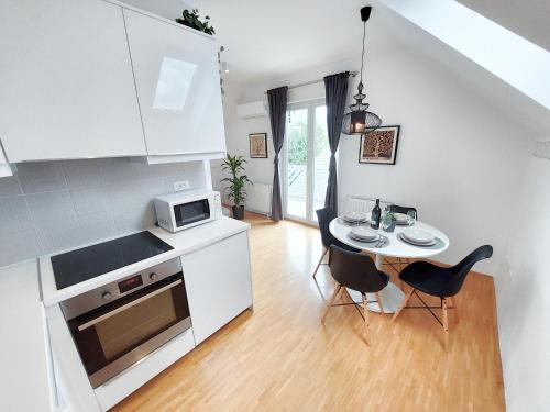 Centrally located, with castle view and 2 parkings, Bled (foto 3)