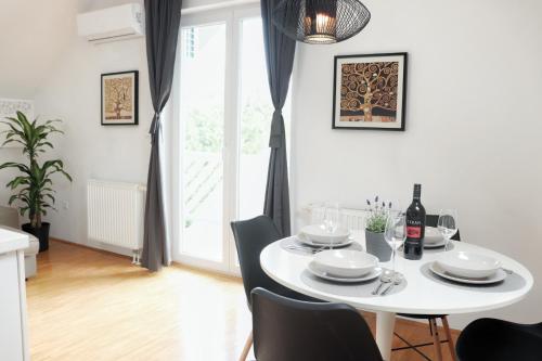 Centrally located, with castle view and 2 parkings, Bled (foto 7)