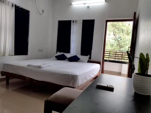 Deluxe Room image 2