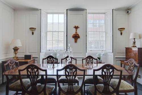 Létesítmények, Stone Court House in Maidstone