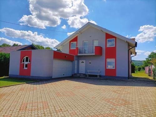 Haus mit großen Garten, Modriča