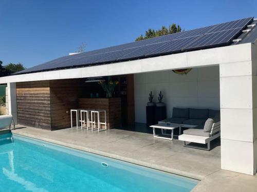 Maison Henri met privé zwembad en jacuzzi in hartje Limburg cottage Visé