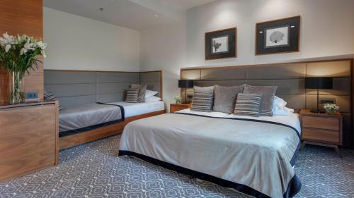 Royal Ariston Hotel - image 3