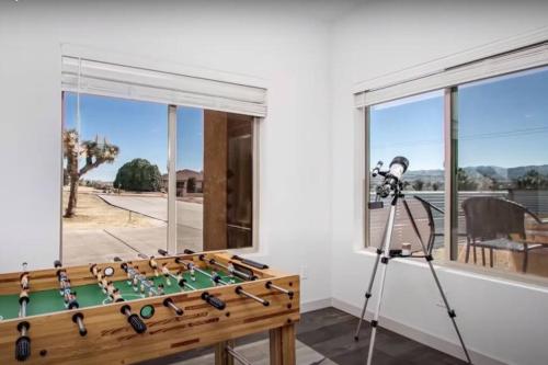 THREE TREE VILLA w/ EV Charging in Yucca Valley, USA