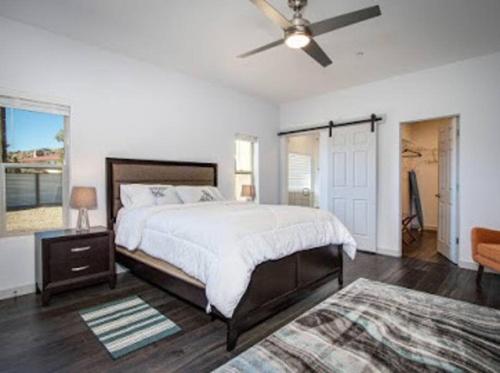 THREE TREE VILLA w/ EV Charging in Yucca Valley, USA