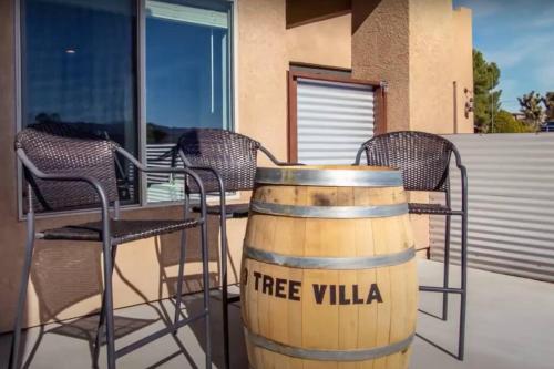 THREE TREE VILLA w/ EV Charging in Yucca Valley, USA