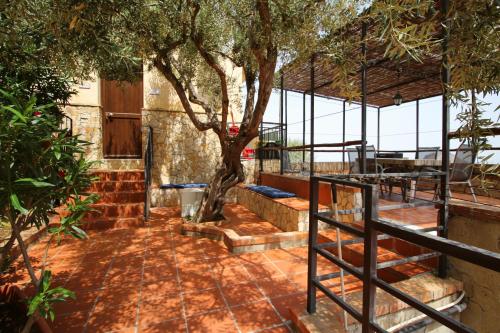 One-Bedroom Apartment with Sea View image 7