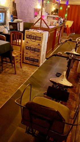 Les chambres atypiques de Nico Bush - Parking sécurisé vélos (Les chambres atypiques de Nico Bush - Parking securise velos) in ทัวร์เน