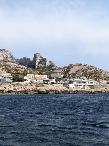 find hotels in la serenata, marseille