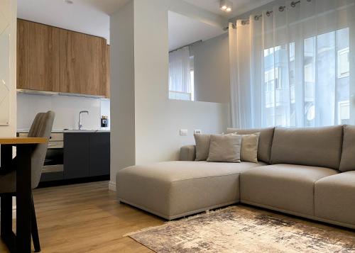 Centrally located Glamorous Bright APT near Bazaar, Tirana (photo 7)