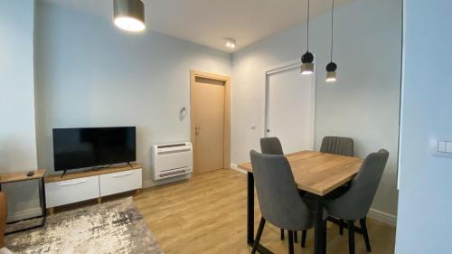 Centrally located Glamorous Bright APT near Bazaar, Tirana (photo 10)