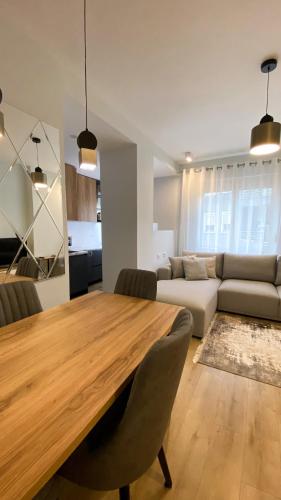 Centrally located Glamorous Bright APT near Bazaar, Tirana (photo 4)