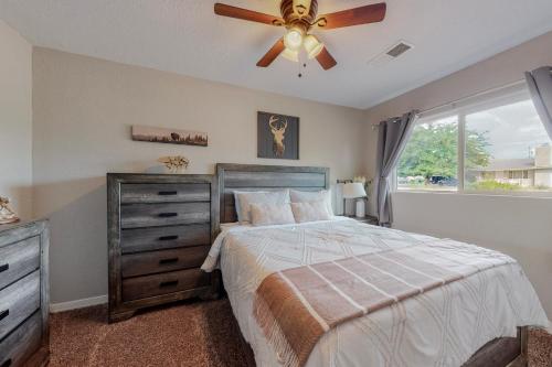 Comfortable 3-bedroom home with spacious backyard in Albuquerque, USA