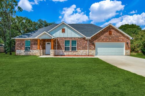 LakeDallasPoolHouse GREAT memories, near LAKE! in Lake Dallas, USA