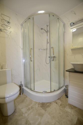 Bathroom, Cranbrook Hotel in Greater London East