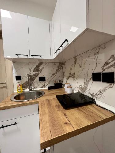 مطبخ, Prenociste kod Brana in Alvadžinica