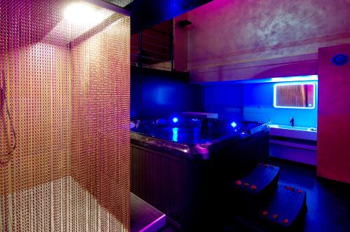 Mieuxqualhotel jacuzzi privatif Love room, Bordeaux (photo 10)