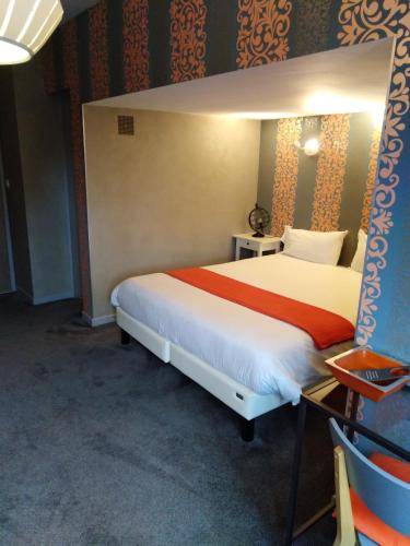 1 queen bed, 1 sofa bed