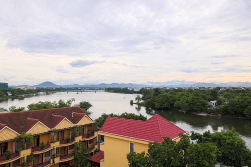 Purple Hue - Charming Riverside, Hue