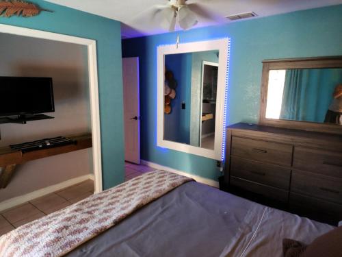 Close to Everything - image 7