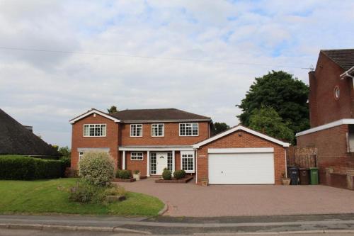 Exterior view, Unwind in comfort at cosy Caradus your 8 bed Home Sweet Home! in Birmingham