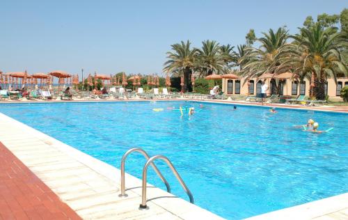 Swimming pool, Hotel Baia Del Sole in Villaggio del Fanciullo