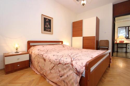 Apartment Arbanija 9423a - image 11